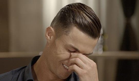 Ronaldo voi tat tivi vi so con trai biet vu cao buoc hiep dam hinh anh