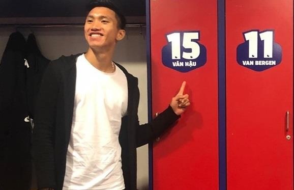 Van Hau ngoi canh cau thu hay nhat Heerenveen o phong thay do hinh anh