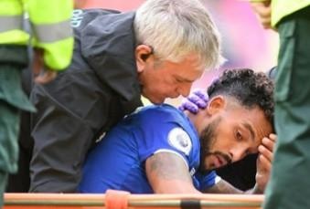 Sao Everton roi san bang cang sau mot phut thi dau hinh anh