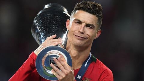 Ronaldo duoc danh gia toan dien hon Messi hinh anh