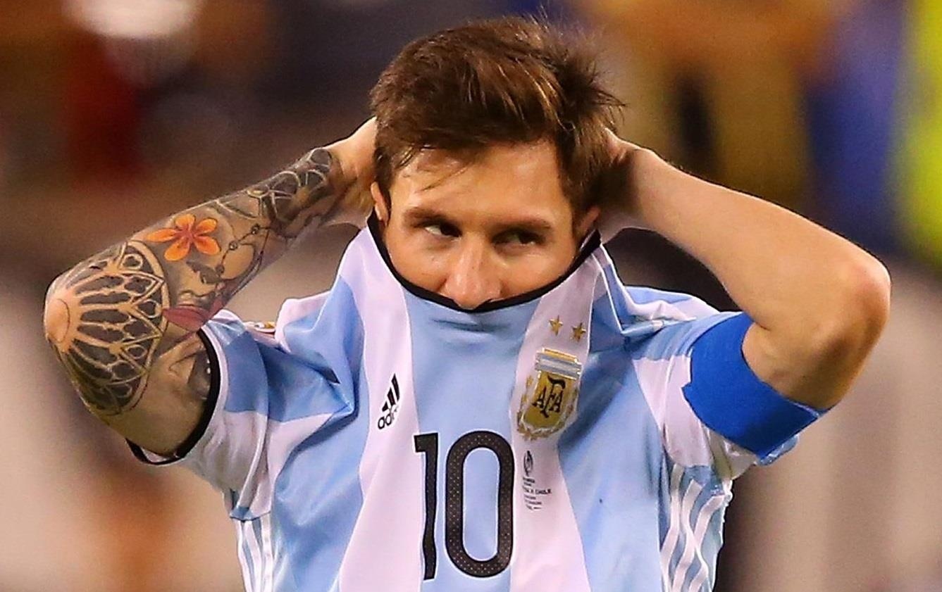 Dong doi roi le khi nghe Messi phat bieu hinh anh