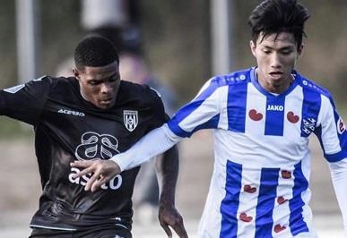 Van Hau co the som ra mat doi mot Heerenveen hinh anh