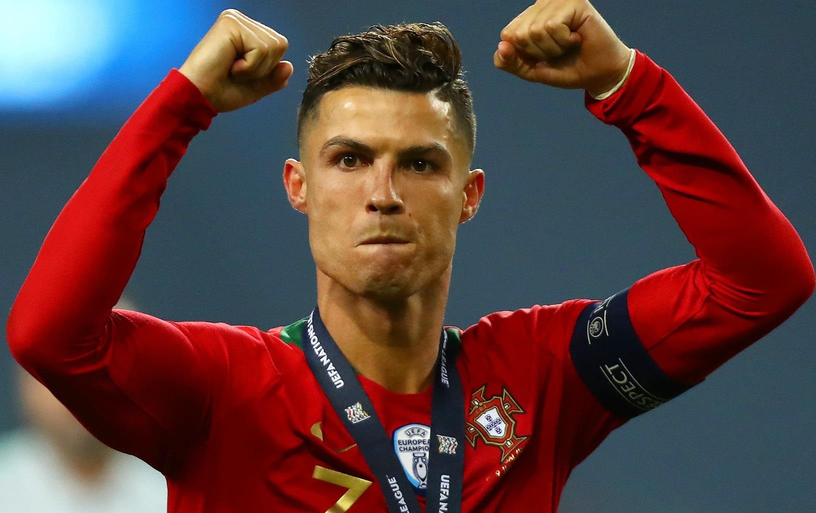 Ronaldo duoc de cu Qua bong Vang nam thu 16 lien tiep hinh anh