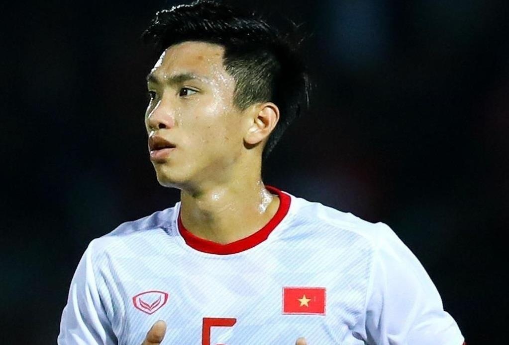 HLV doi Ha Noi: 'Van Hau phai cai thien ngoai ngu' hinh anh