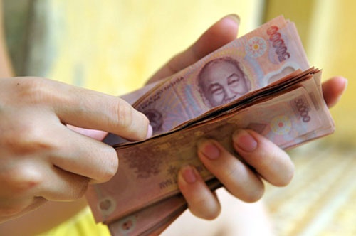 Luong thap, nhan vien ngan hang lo kiem viec lam them hinh anh