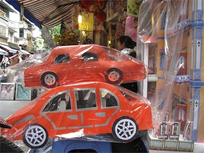 Xe sang, iPhone 5 cho nguoi coi am 'ngap' pho Hang Ma hinh anh