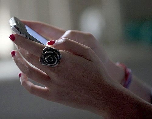 Ung dung 'theo doi ban trai' gay phan no o Brazil hinh anh