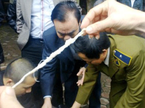 Thu giu 1,5 tan muc keo gian nhu giay thun hinh anh