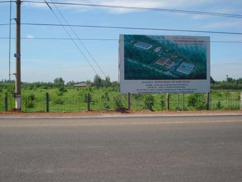 Nha dat tho cu canh tranh quyet liet voi nha o xa hoi hinh anh