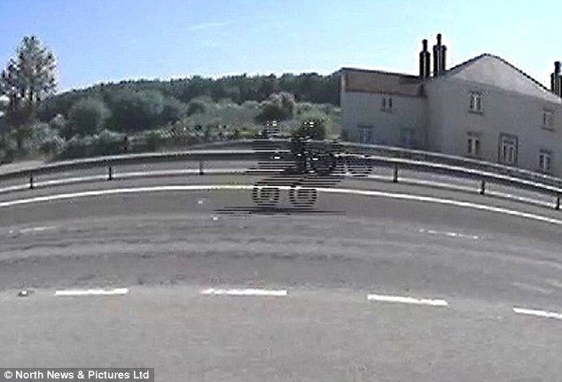 Bi cam lai moto vi boc dau o van toc 177 km/h hinh anh
