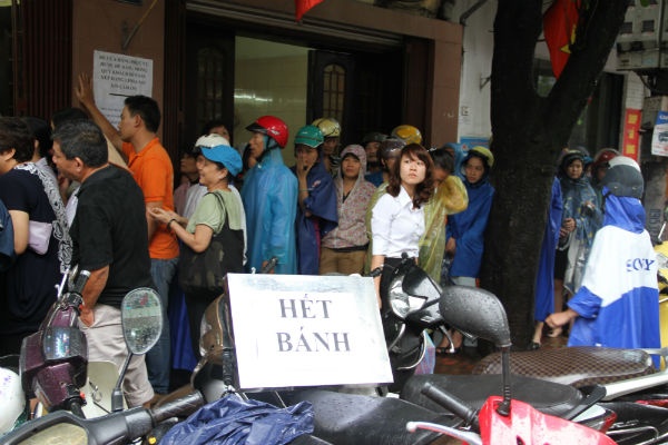 Doi mua, chen lan, cai va de mua banh trung thu truyen thong hinh anh