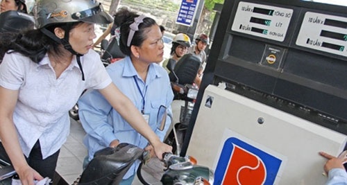 Doanh nghiep xang dau doi Bo Tai chinh tra lai tien thue hinh anh