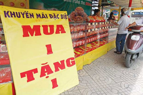 Sat ram, banh trung thu tung nhieu chieu 'ban' lua khach hinh anh