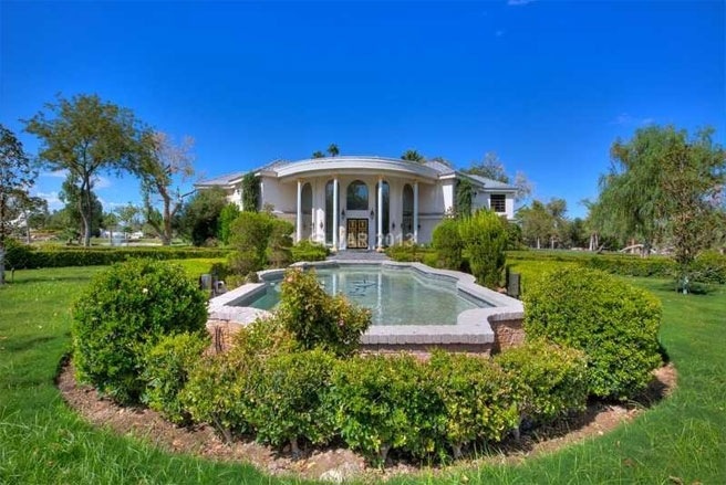 Do hoanh trang cua dinh thu 70 trieu USD co ca san bay o My hinh anh