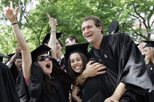 Tot nghiep truong nao kiem tien khoe nhat? hinh anh