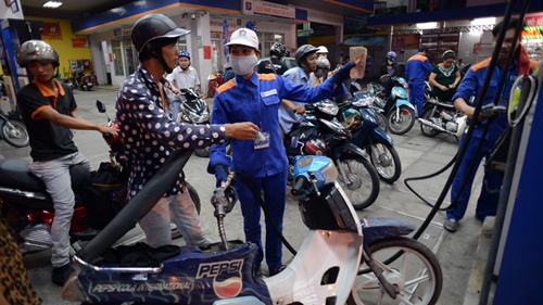 Bo Tai chinh bac de xuat tang gia xang dau hinh anh