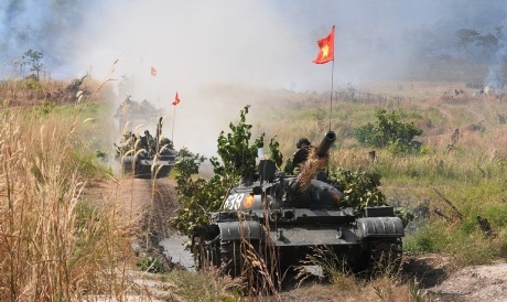 Chien si Viet Nam 'cuoi' tang, luyen sung hinh anh