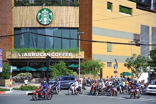 Vi sao ca phe Starbucks tai Trung Quoc dat hon o My? hinh anh