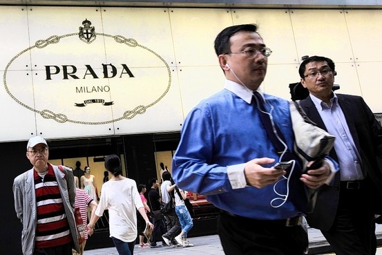 Prada 'vuot mat' Burberry va LVMH o Trung Quoc hinh anh