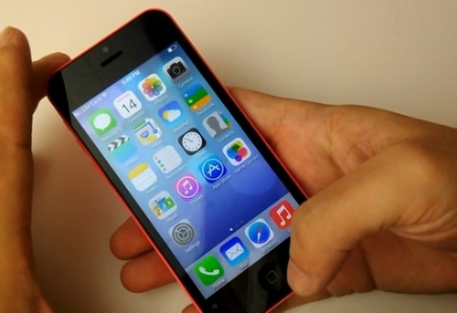 Xuat hien iPhone 5C chay Android gia 2,5 trieu dong hinh anh