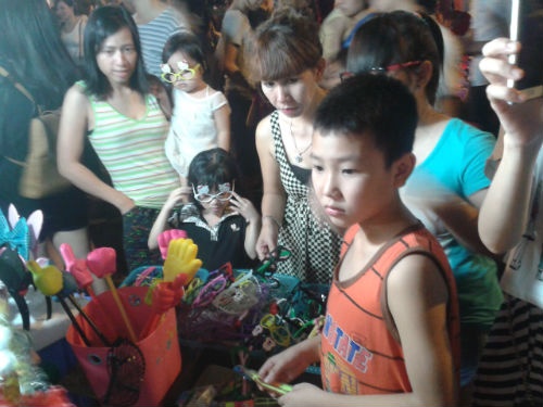 Banh e am, do choi Trung Quoc hot bac dip Trung thu hinh anh