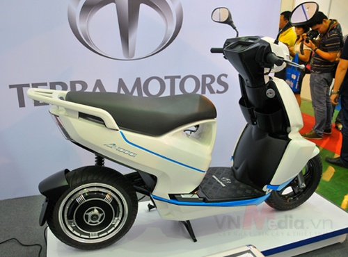 Sap ra mat xe may dien ket noi iPhone dat ngang SH hinh anh