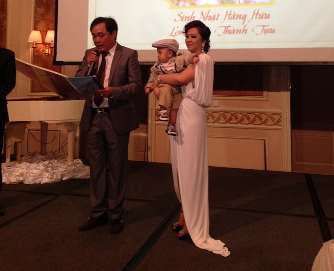 Anh tiec thoi noi ty phu 1 tuoi gay xon xao o Sai Gon hinh anh