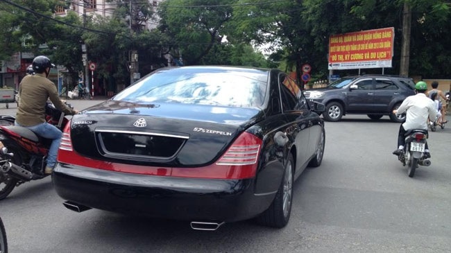Xe khung Maybach 57s gan logo Zeppelin tai Hai Phong hinh anh