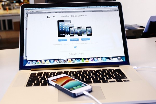 iOS 7 duoc jailbreak thanh cong tren iPhone 4 hinh anh