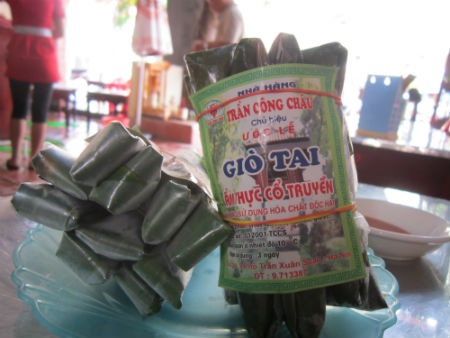 Nem chua khong nhan mac 'tan cong' quan nhau hinh anh