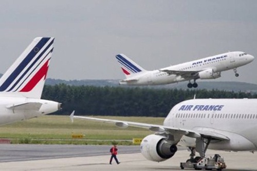 44 kg vang thoi 'boc hoi' tren may bay hinh anh