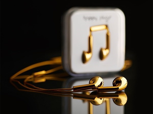 Chiec tai nghe chi danh cho dai gia hinh anh