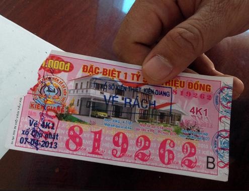 Sep cong ty xo so tu quyet voi so trung thuong bi rach hinh anh