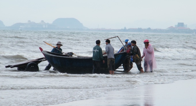Tin bao se nhieu ca, ngu dan Da Nang lieu minh ra khoi hinh anh
