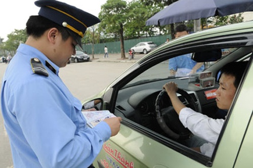 Hon loan taxi 'oc muon vo' o Ha Noi hinh anh