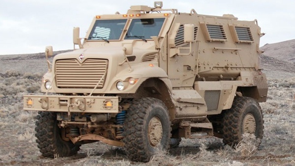 Xe boc thep chong min ham ho cua canh sat My hinh anh