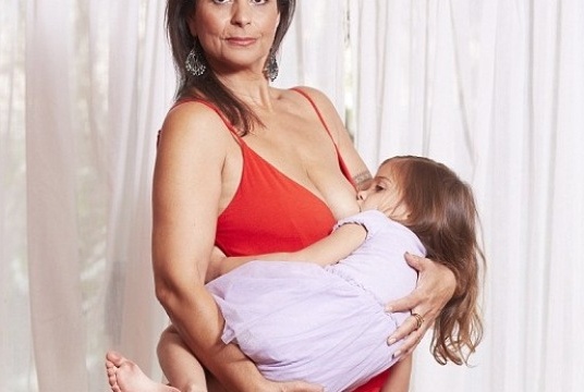 Ba me 51 tuoi muon cho con gai 'bu sua' den gia hinh anh