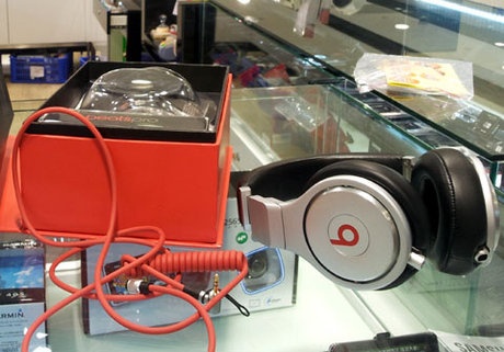 Tai nghe nhac hang hieu gia re chi co o Viet Nam hinh anh