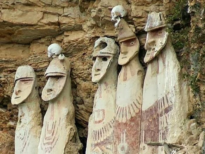 Nhung quan tai hinh nguoi 600 nam tuoi tren vach da hinh anh