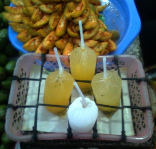 Cong nghe pha che chanh leo 5.000 dong/coc hinh anh