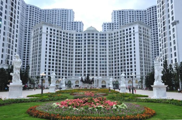 Vingroup mien phi dich vu suot 10 nam tai Royal City hinh anh