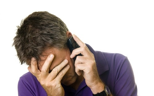 Khach hang gui email yeu cau cham dut 'khung bo dien thoai' hinh anh