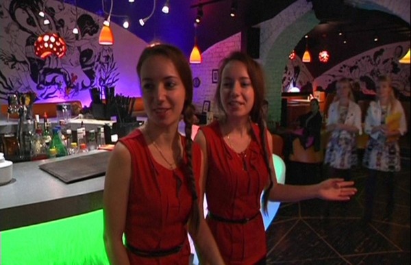 Nha hang toan nhan vien sinh doi hinh anh