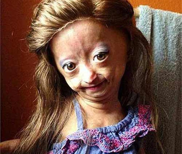 Be gai 6 tuoi mang khuon mat cu gia hinh anh