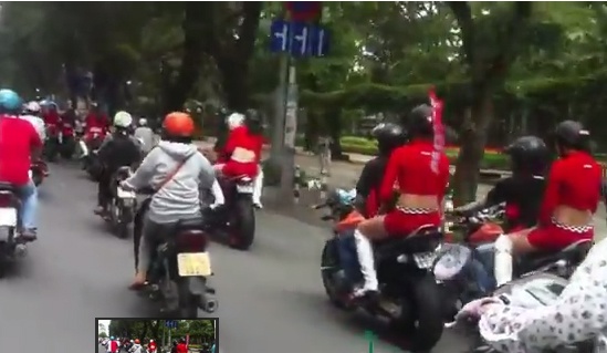 Quang cao 'chui' ram ro bang moto hinh anh