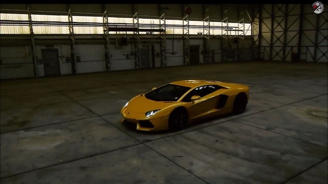 Lamborghini Aventador dat van toc 332 km/h trong ngay mua hinh anh