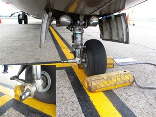 Co truong va tiep vien tran tinh vu may bay VNA roi banh hinh anh