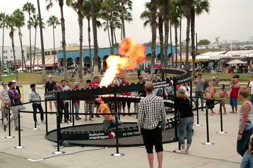 'Sieu studio' doc dao ngoai troi tu 130 dien thoai HTC One hinh anh