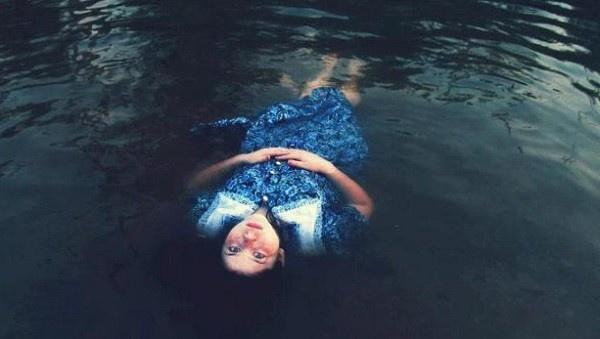 Xac chet phan huy duoi nuoc the nao? hinh anh