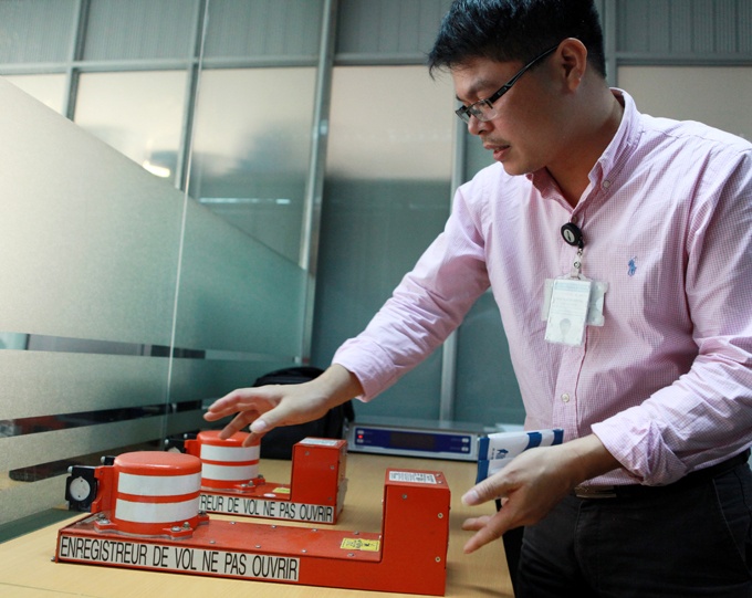 Giai ma hop den giup khoanh vung banh may bay roi hinh anh